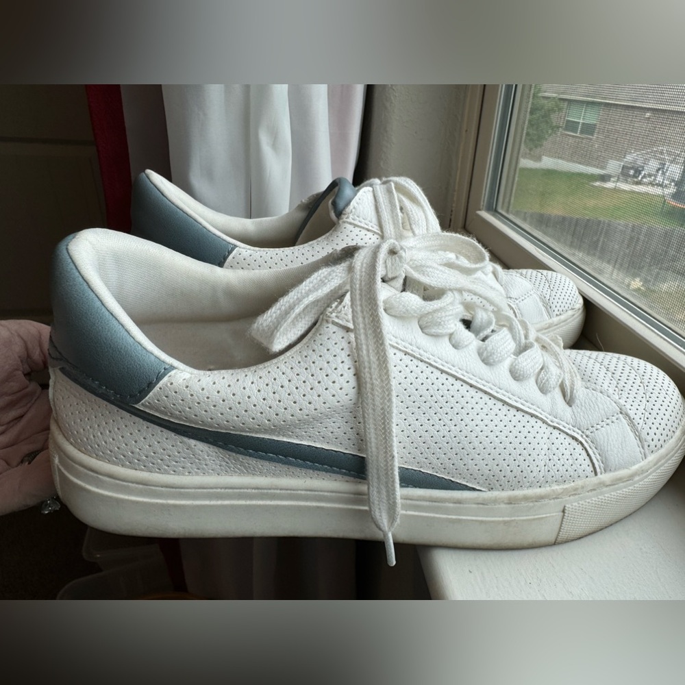 Target Universal Thread Women’s Blue White Faux Leather Casual Sneakers Shoes
